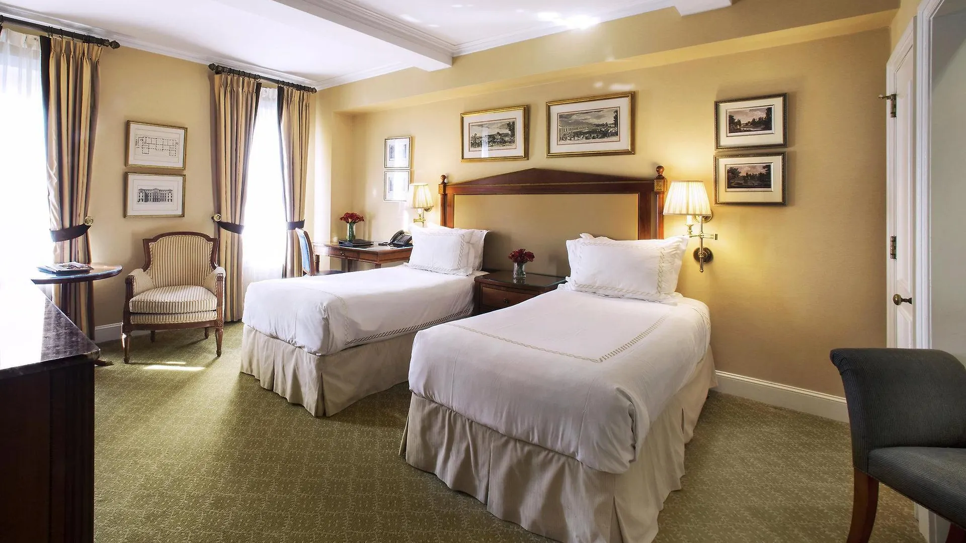 Hotel Plaza Athenee New York 5*,