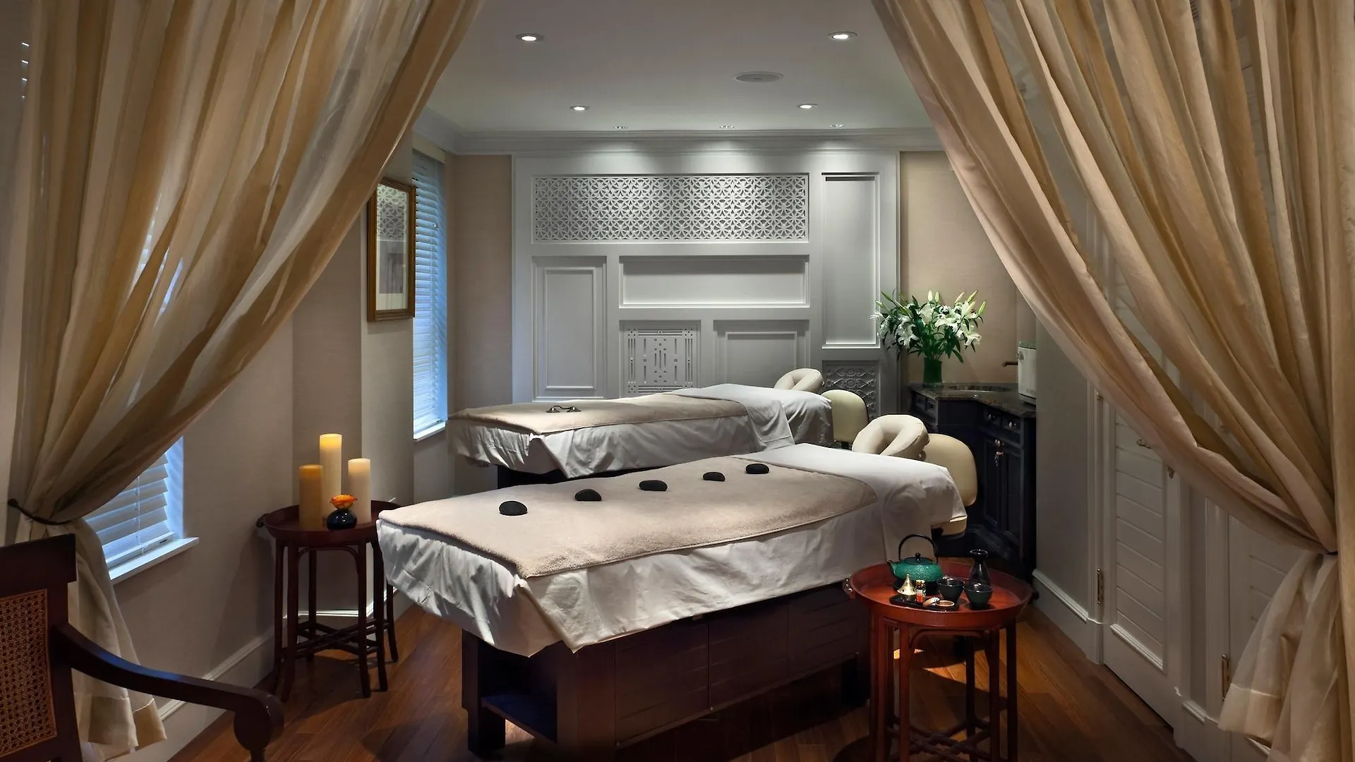 Hotel Plaza Athenee New York